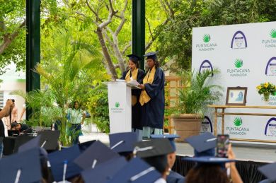    17 Junio 2026 
 Politécnico Ann & Ted Kheel gradúa 68 nuevos bachilleres técnicos 