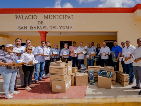 Fundación Grupo Puntacana realiza donación de 105 luminarias al municipio de San Rafael de Yuma y Boca de Yuma