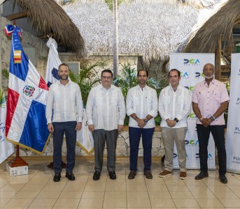 Aeropuerto Internacional de Punta Cana y Aduanas presentan máquina de rayos X de última generación