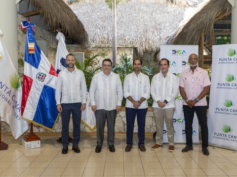 Aeropuerto Internacional de Punta Cana y Aduanas presentan máquina de rayos X de última generación
