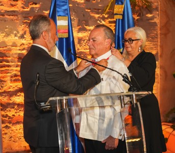 Frank Rainieri recibió de la Orden de la Estrella de Italia la distinción honorifica de “Comendador” 