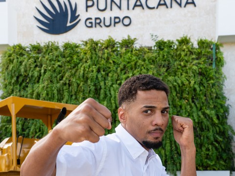 Grupo Puntacana contin&uacute;a apostando por el turismo deportivo al acompa&ntilde;ar el proceso ol&iacute;mpico del boxeador dominicano Junior Alc&aacute;ntara