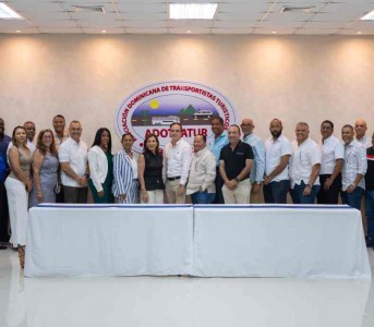 El Centro Cultural Rainieri y la Asociaci&oacute;n Dominicana de Transporte Tur&iacute;stico formalizan alianza para acercar la cultura a estudiantes de escuelas p&uacute;blicas