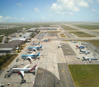 Aeropuerto Internacional de Punta Cana obtiene certificación nivel 2 por reducir 40.8% su huella de carbono