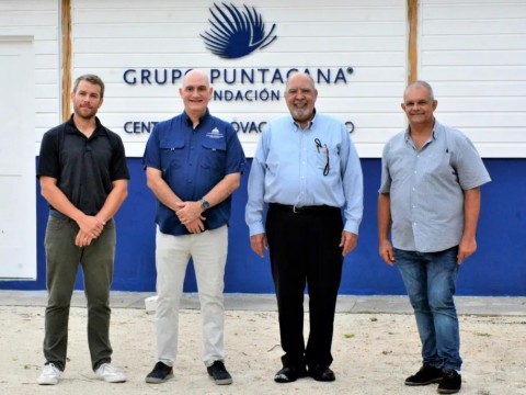 Ministro de Economía dialoga con la Fundación Grupo Puntacana y el INTEC para articular esfuerzos ante el desafío del sargazo