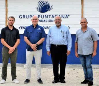 Ministro de Economía dialoga con la Fundación Grupo Puntacana y el INTEC para articular esfuerzos ante el desafío del sargazo