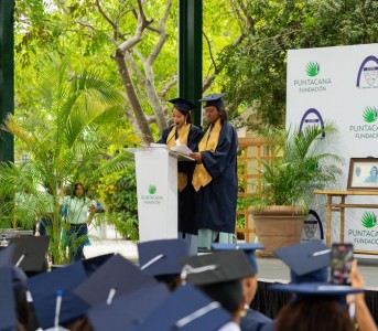 Polit&eacute;cnico Ann & Ted Kheel grad&uacute;a 68 nuevos bachilleres t&eacute;cnicos