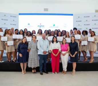 Grupo Puntacana celebra graduación del programa Artecanas en alianza con el programa de protección social Supérate.